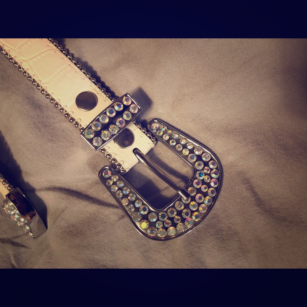 White 💎 rhinestone belt!